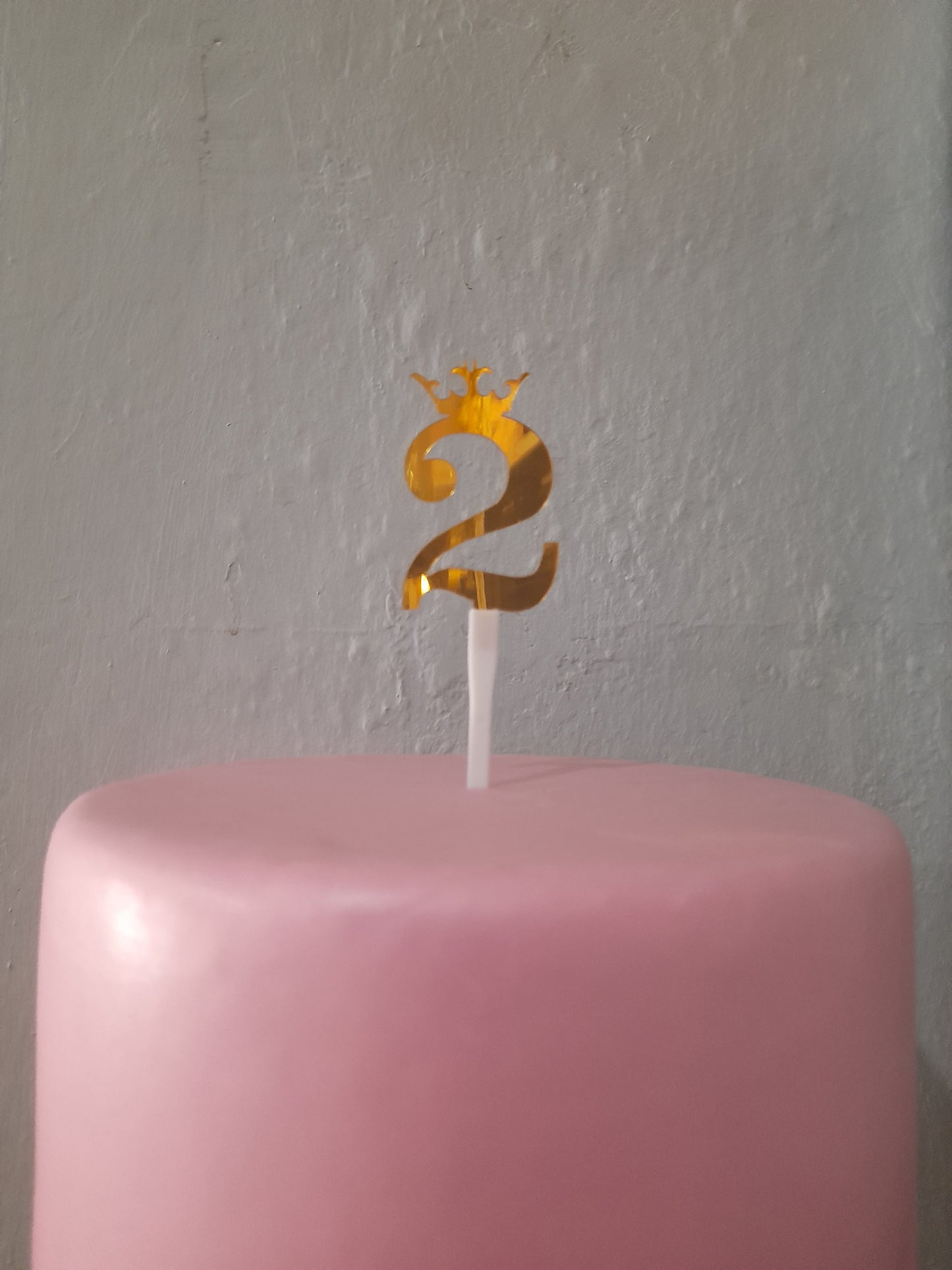 DIN Números Acrílico dorado