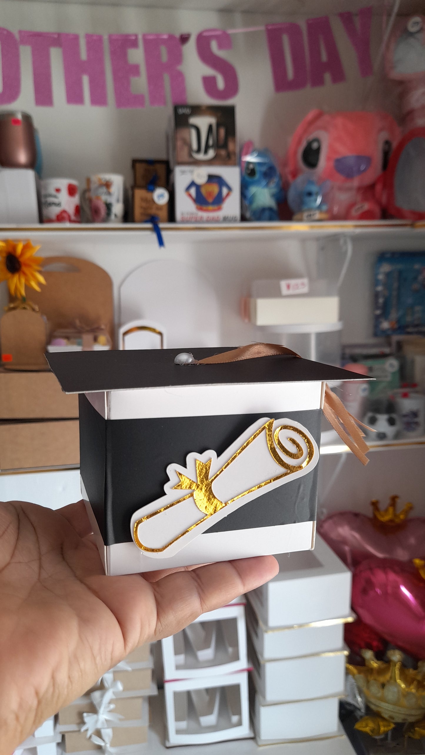 1.3G CAJAS DE DULCES BIRRETE 3.5X3.5X3 (sin decorar)