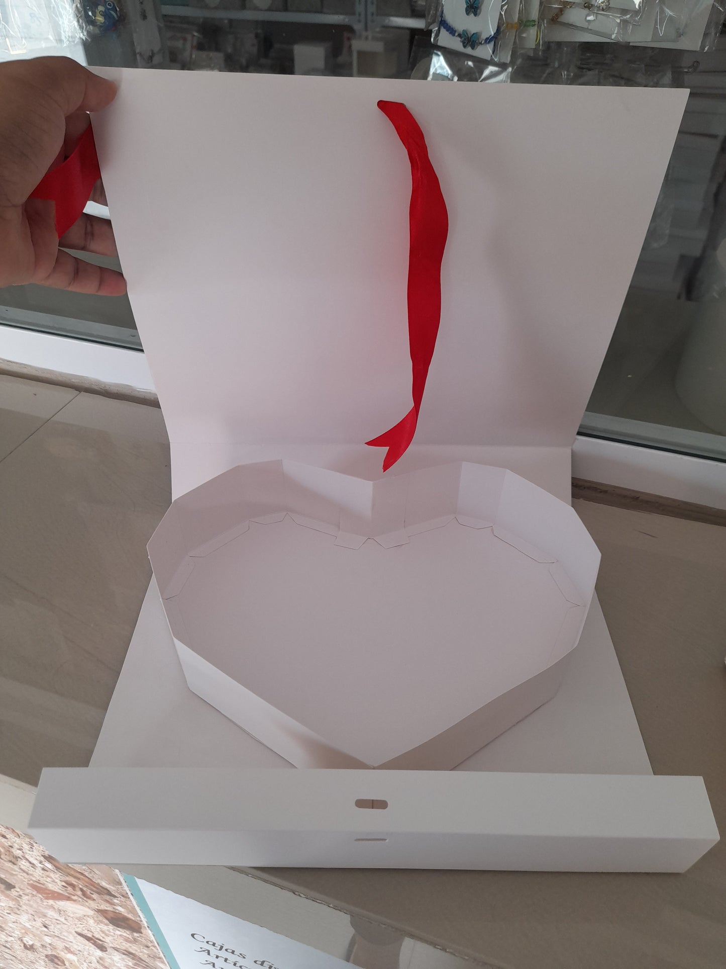 2.05 caja big corazon tipo libro
