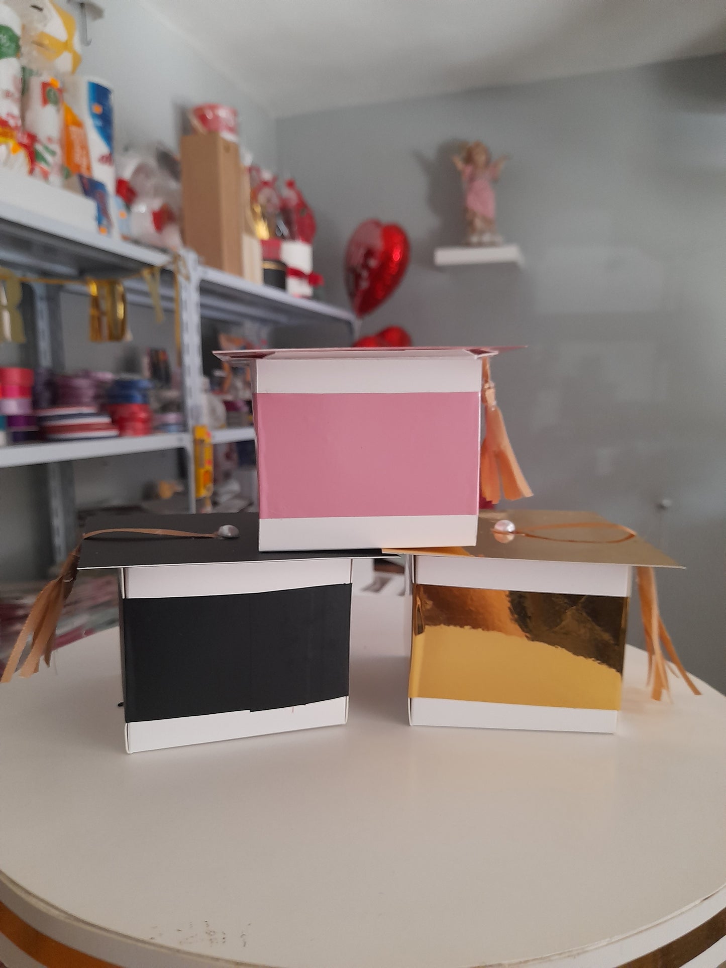 1.3G CAJAS DE DULCES BIRRETE 3.5X3.5X3 (sin decorar)