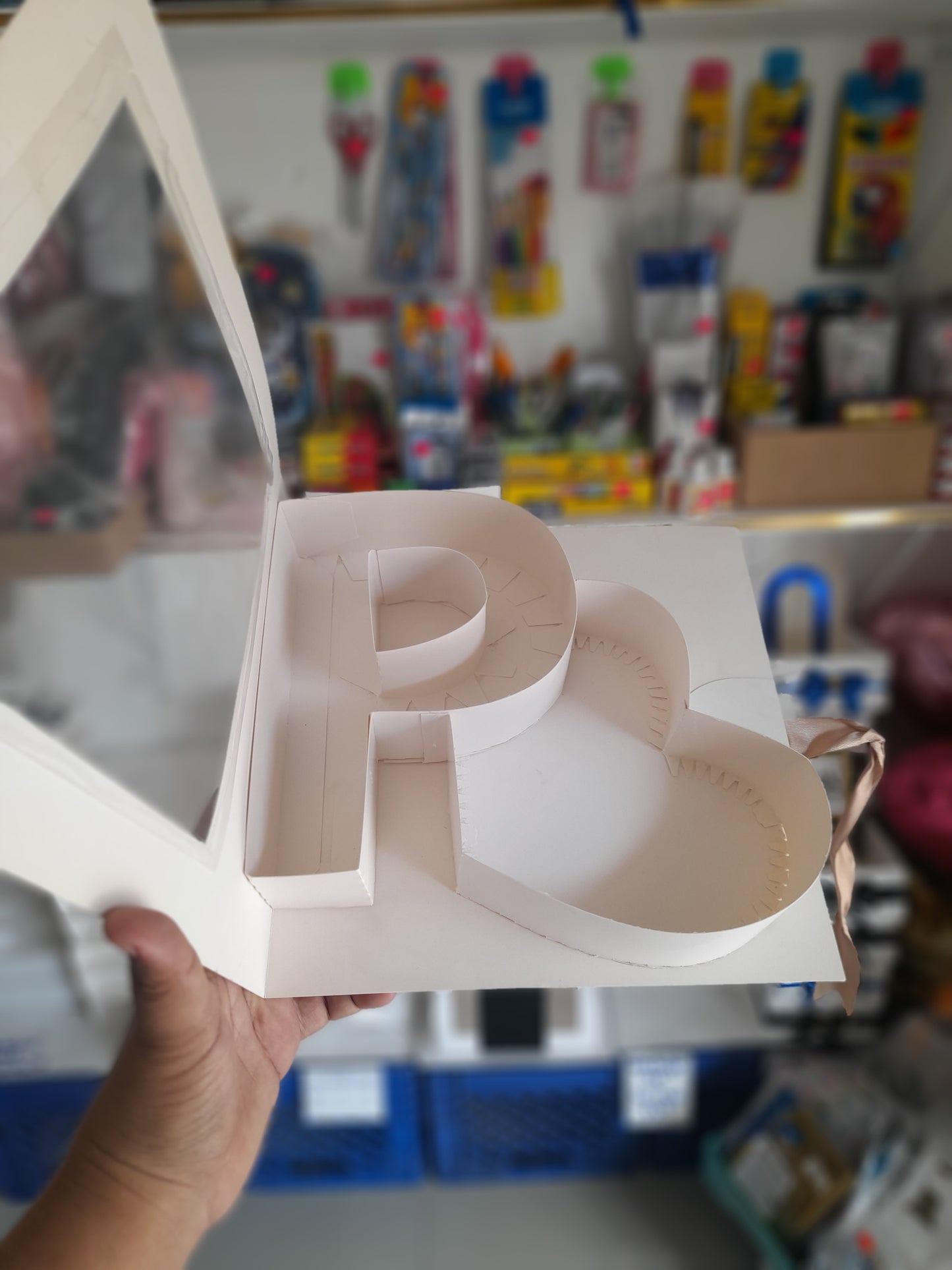 CL Caja de letra P con corazon y ventana DPM