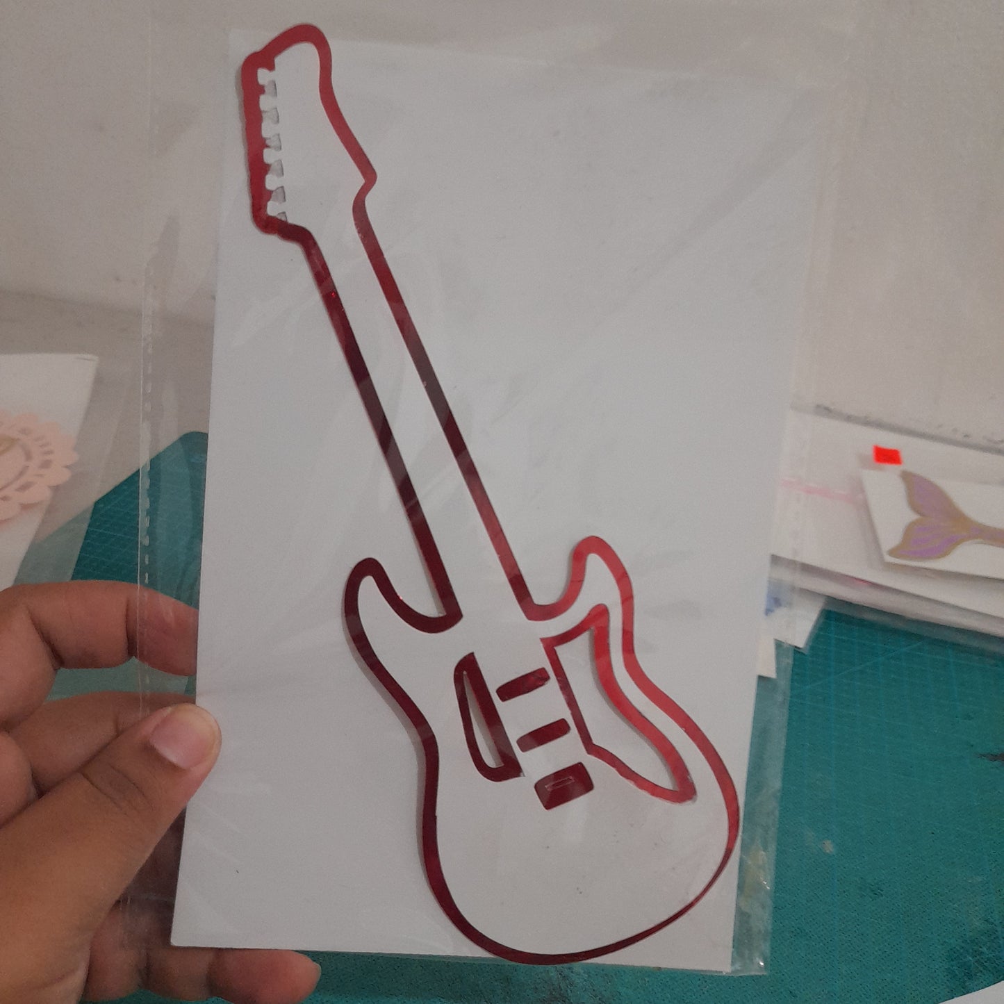 8.02 Guitarra tono rojo