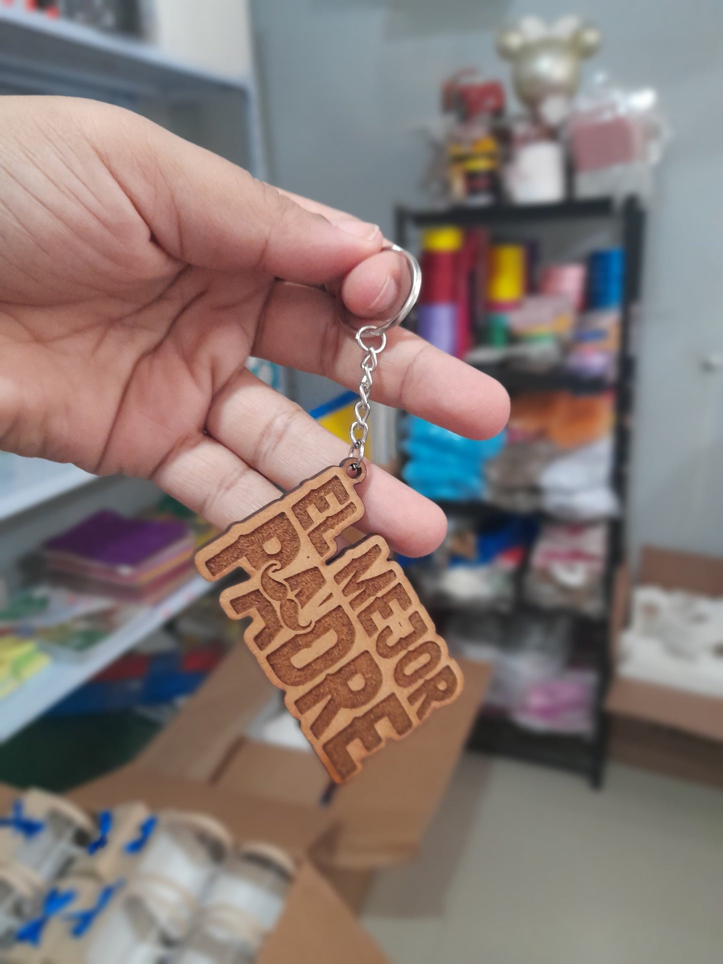 0.1.1 llaveros de madera DPM