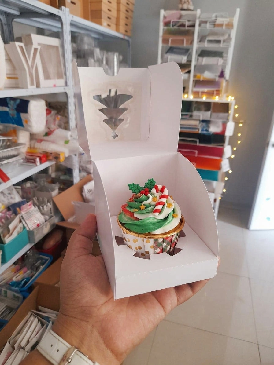 Caja navideña con tapa abatible