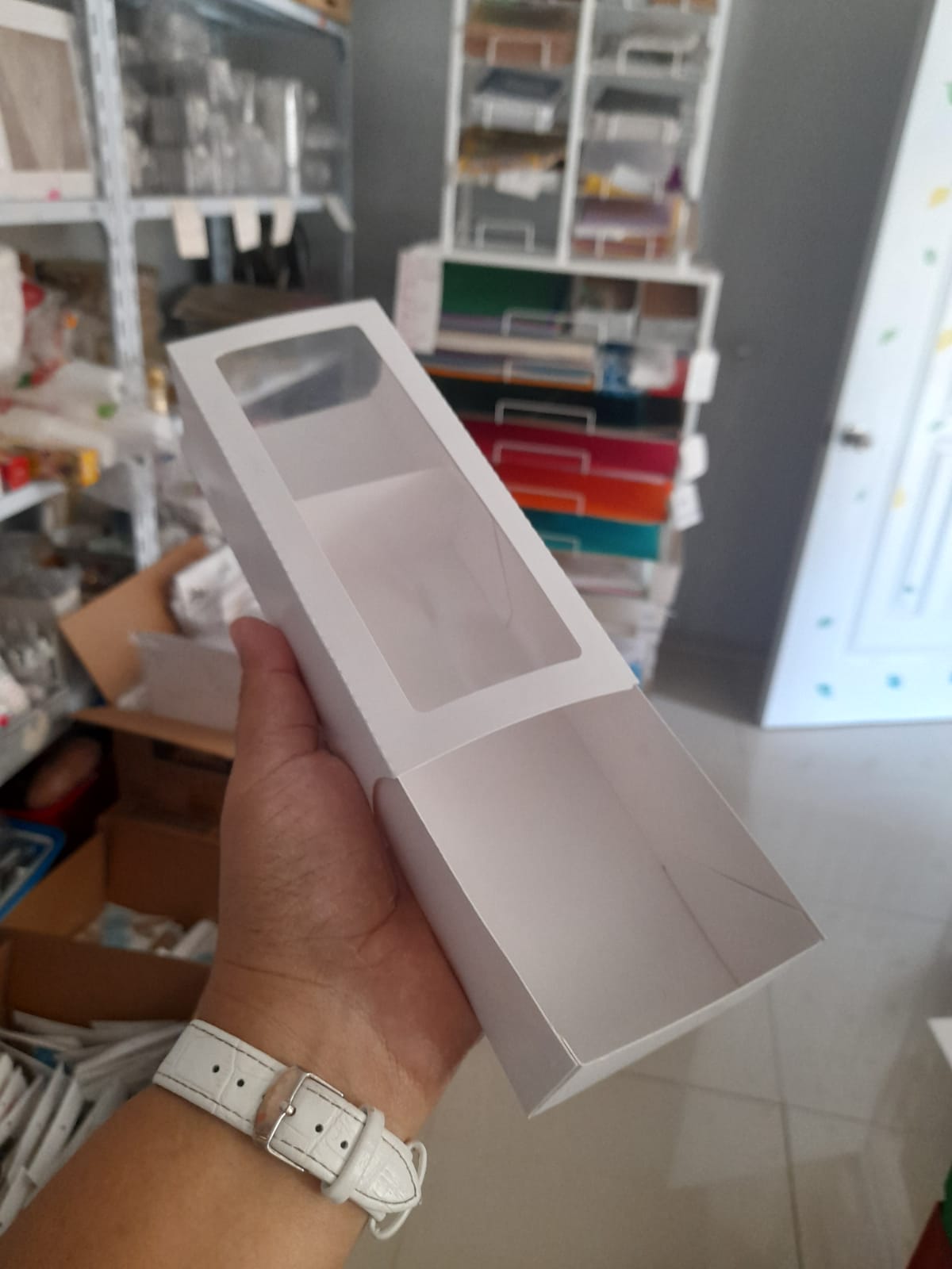 Caja deslizable con ventana