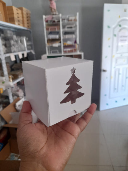 Caja navideña con tapa abatible