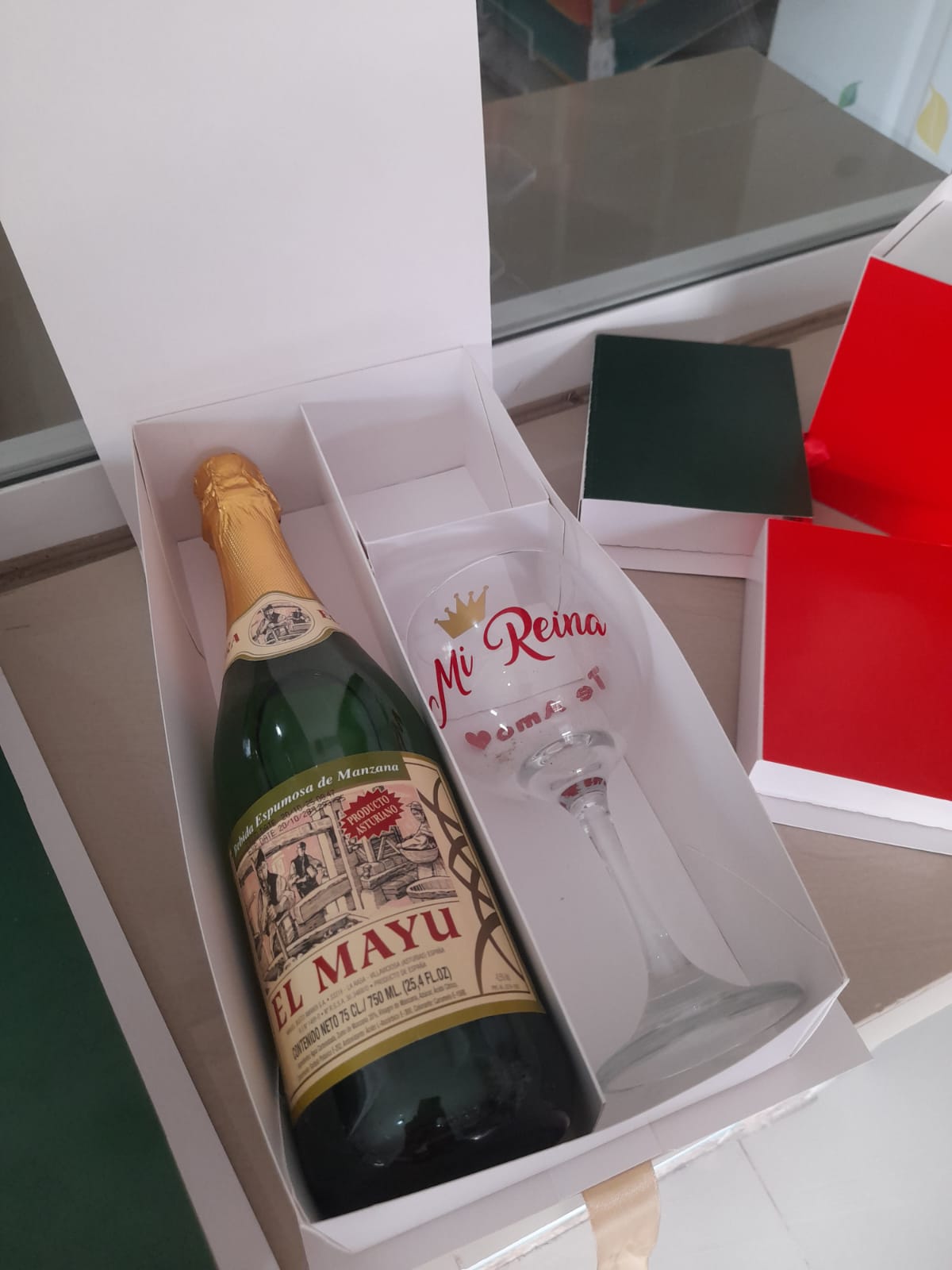 Caja libro VINO Y COPA