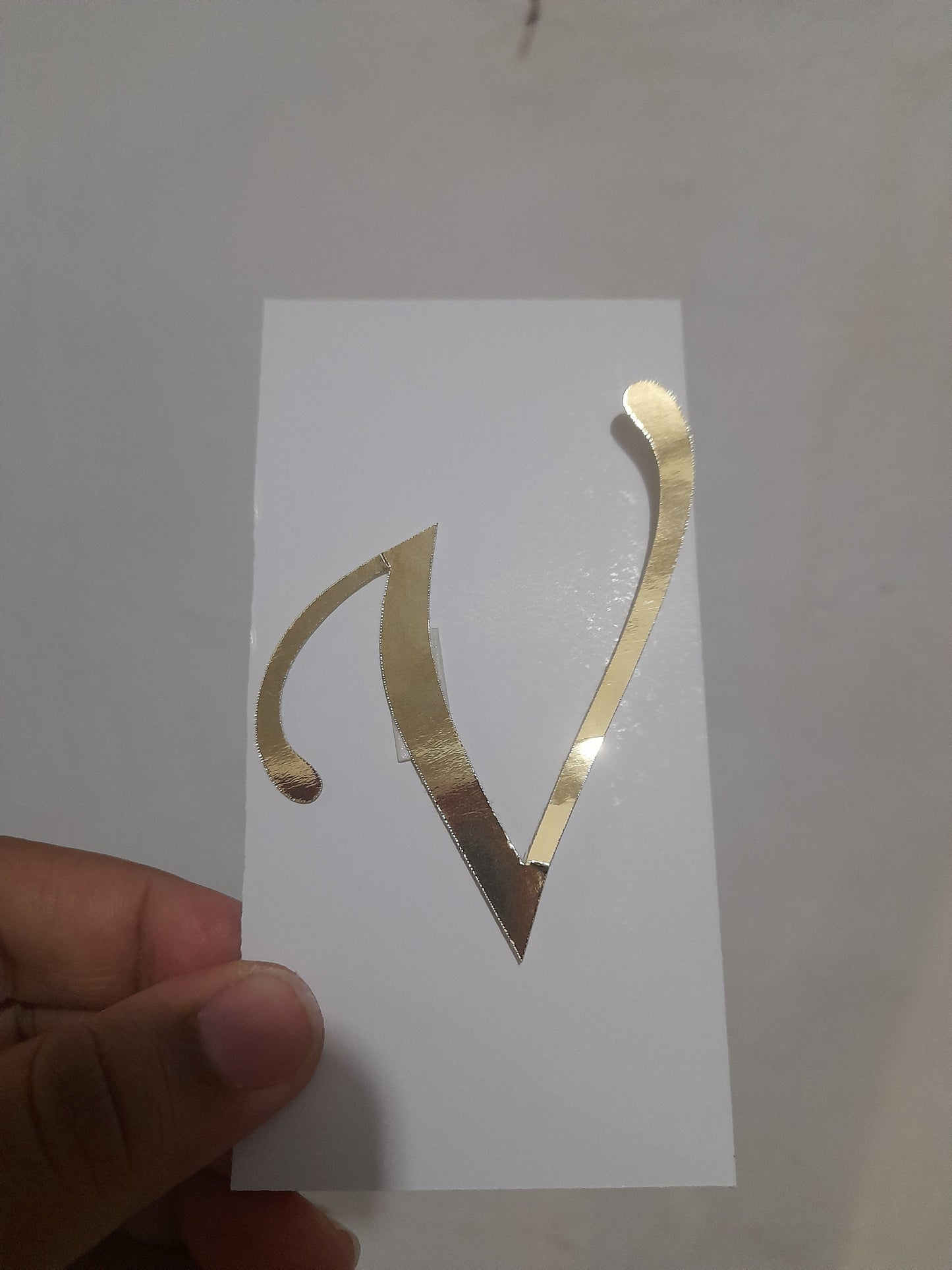 DIN iniciales dorada  2.5"