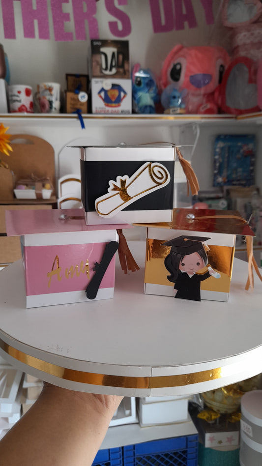 1.3G CAJAS DE DULCES BIRRETE 3.5X3.5X3 (sin decorar)
